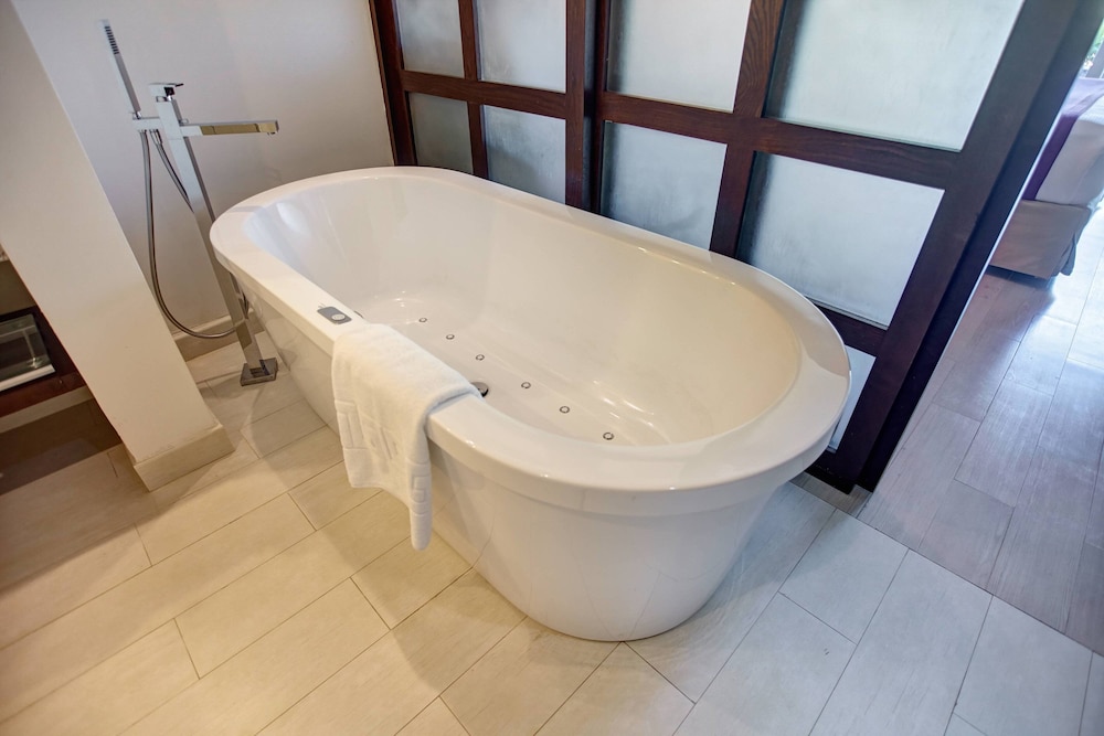 Resort Hideaway at Royalton Blue Waters, An Autograph Collection all Inclusive Resort Adults Only 30/31