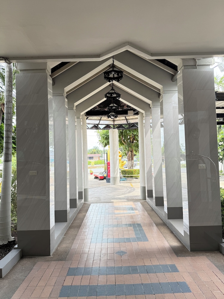 Lopburi Residence Hotel 39/46