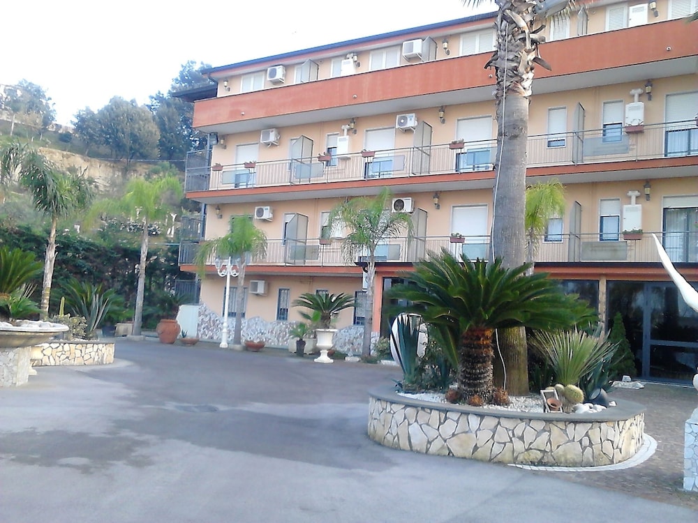 Hotel Happy Days 3/63