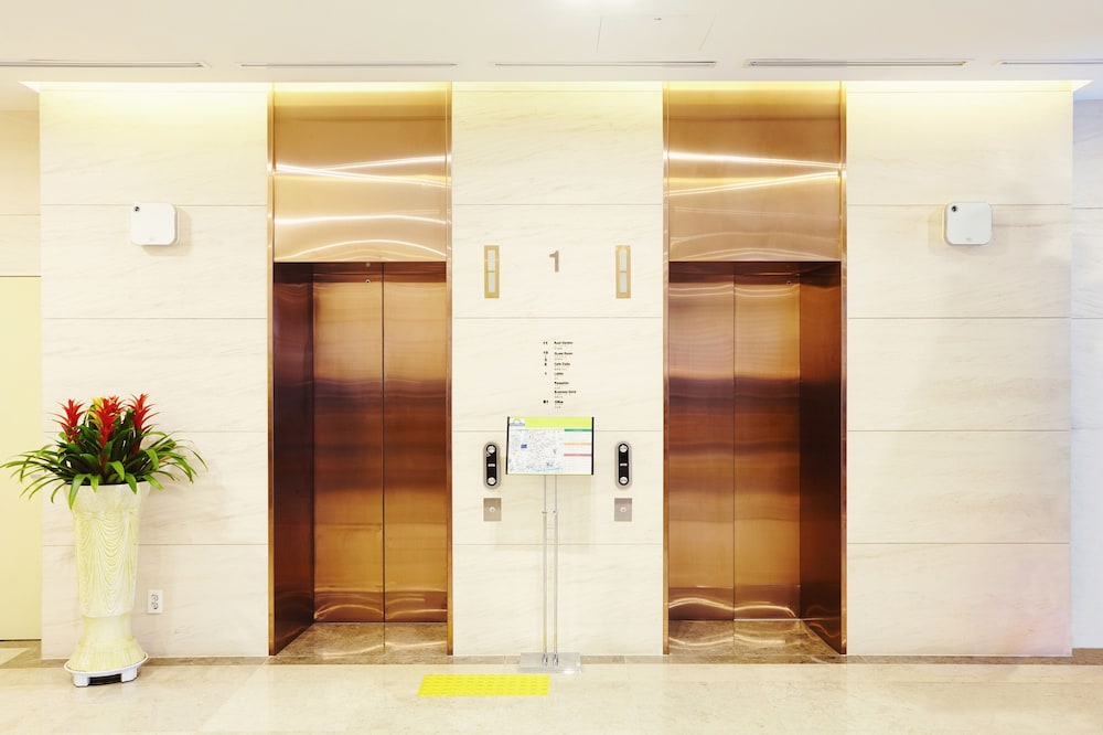 Days Hotel by Wyndham Seoul Myeongdong in SEOUL
