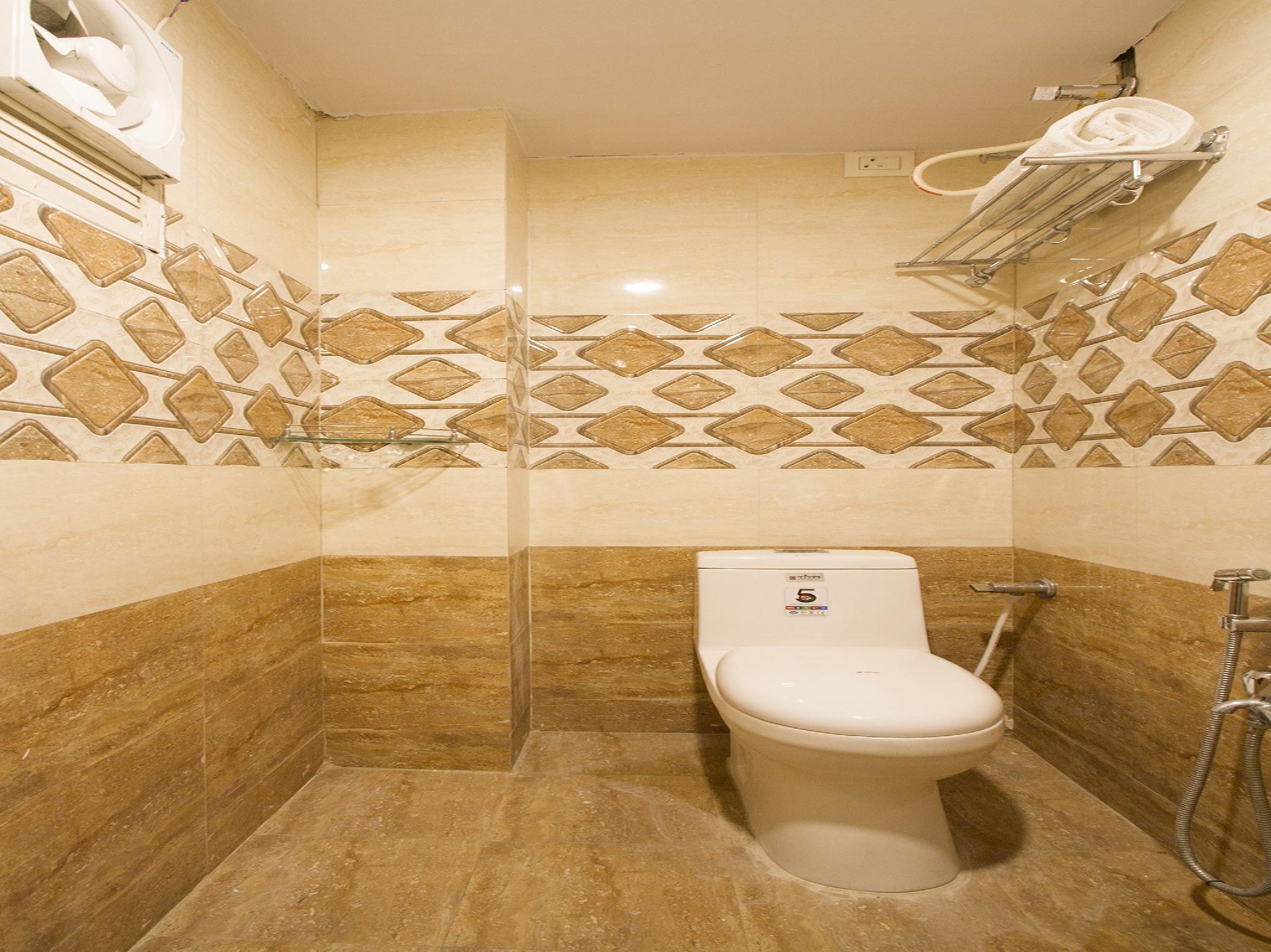 Oyo 10225 Hotel Sree Chandana 49/50