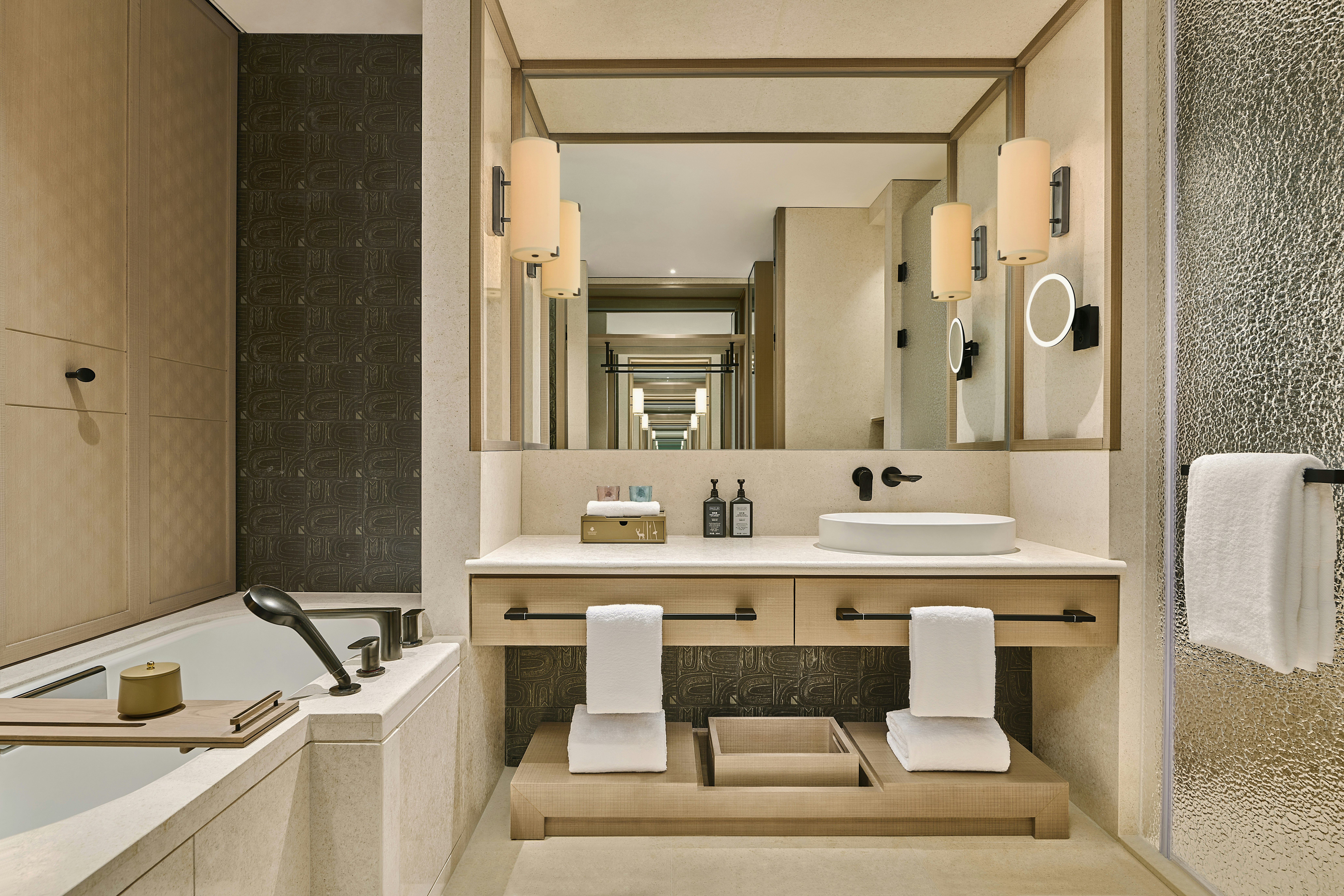 COURTYARD, DELUXE, TWIN BEDS