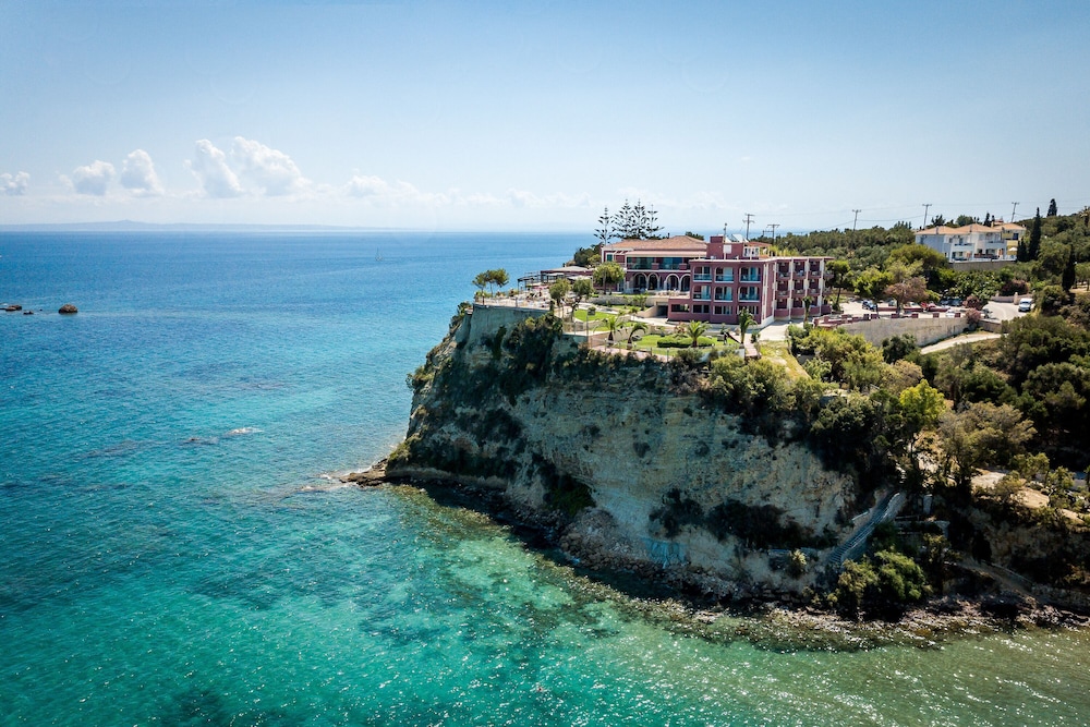 Balcony Hotel 60/66
