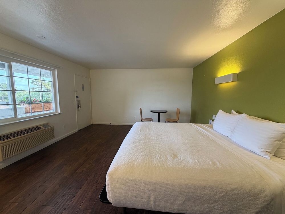 Signature, King Bed