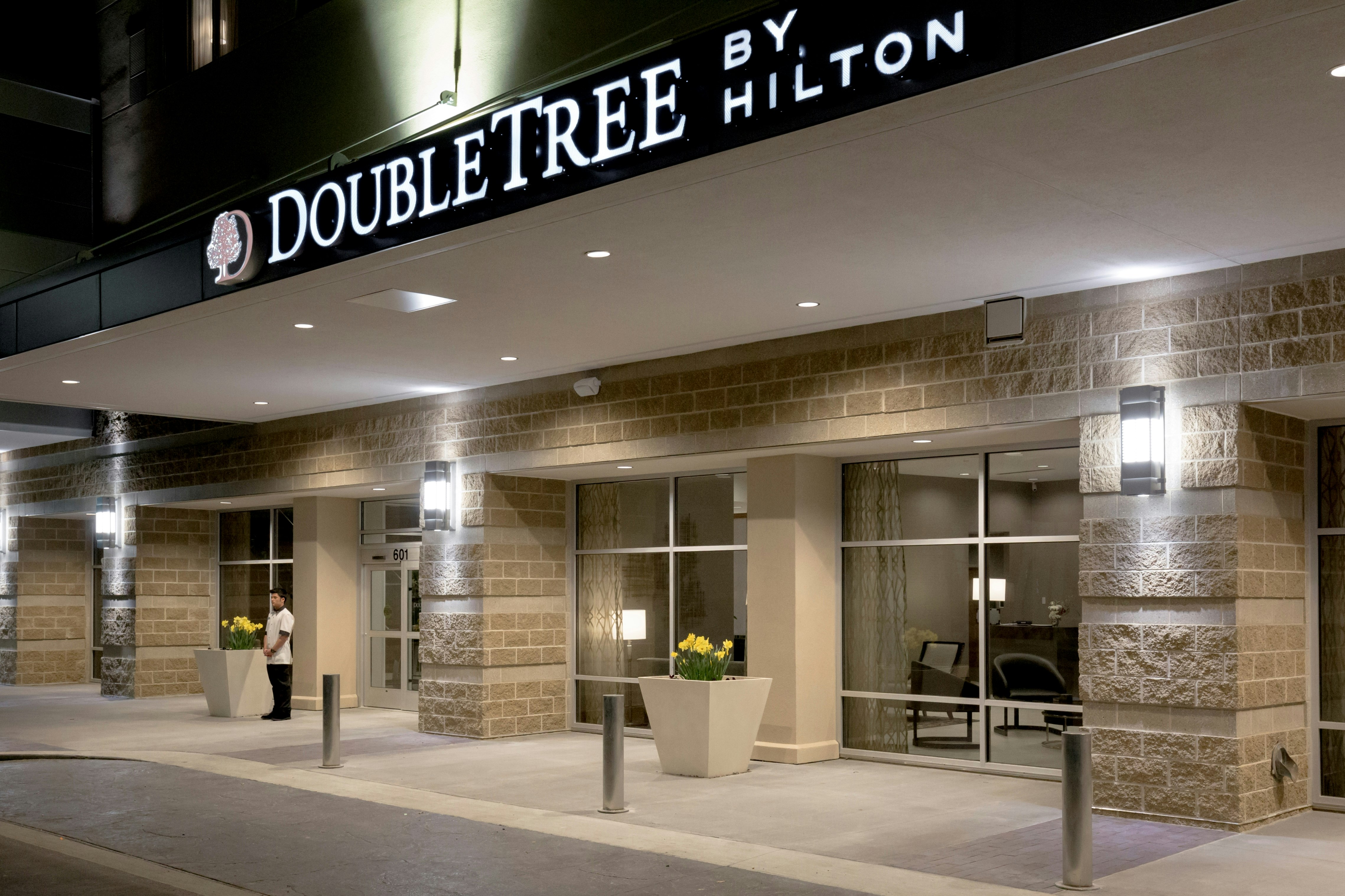 DOUBLETREE BY HILTON EVANSVILLE 2/74