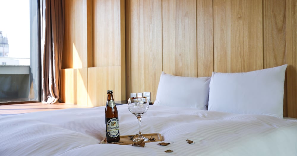 Beer Hotel 40/83