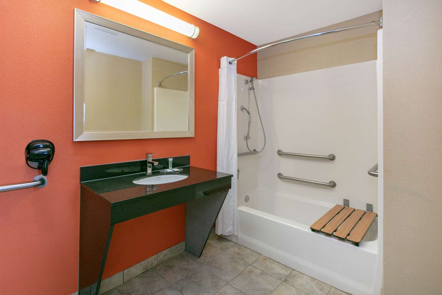 Days Inn Suites By Wyndham Arlington Near Six Flags 26/26