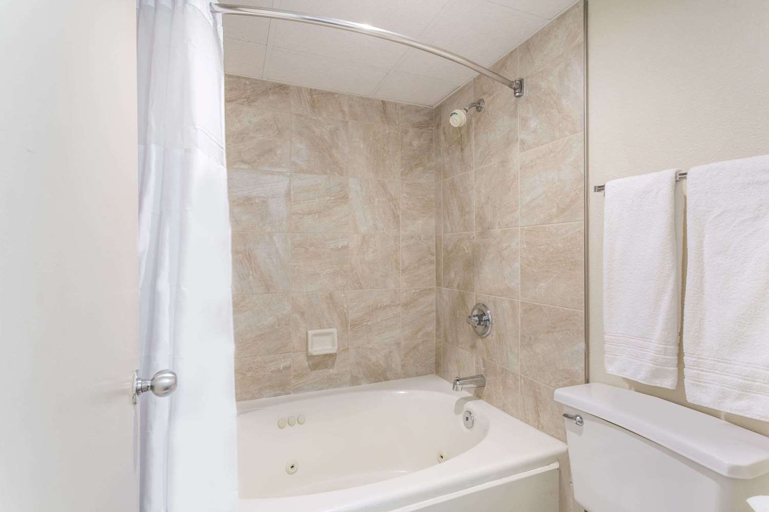 Days Inn by Wyndham Winston Salem North 16/16
