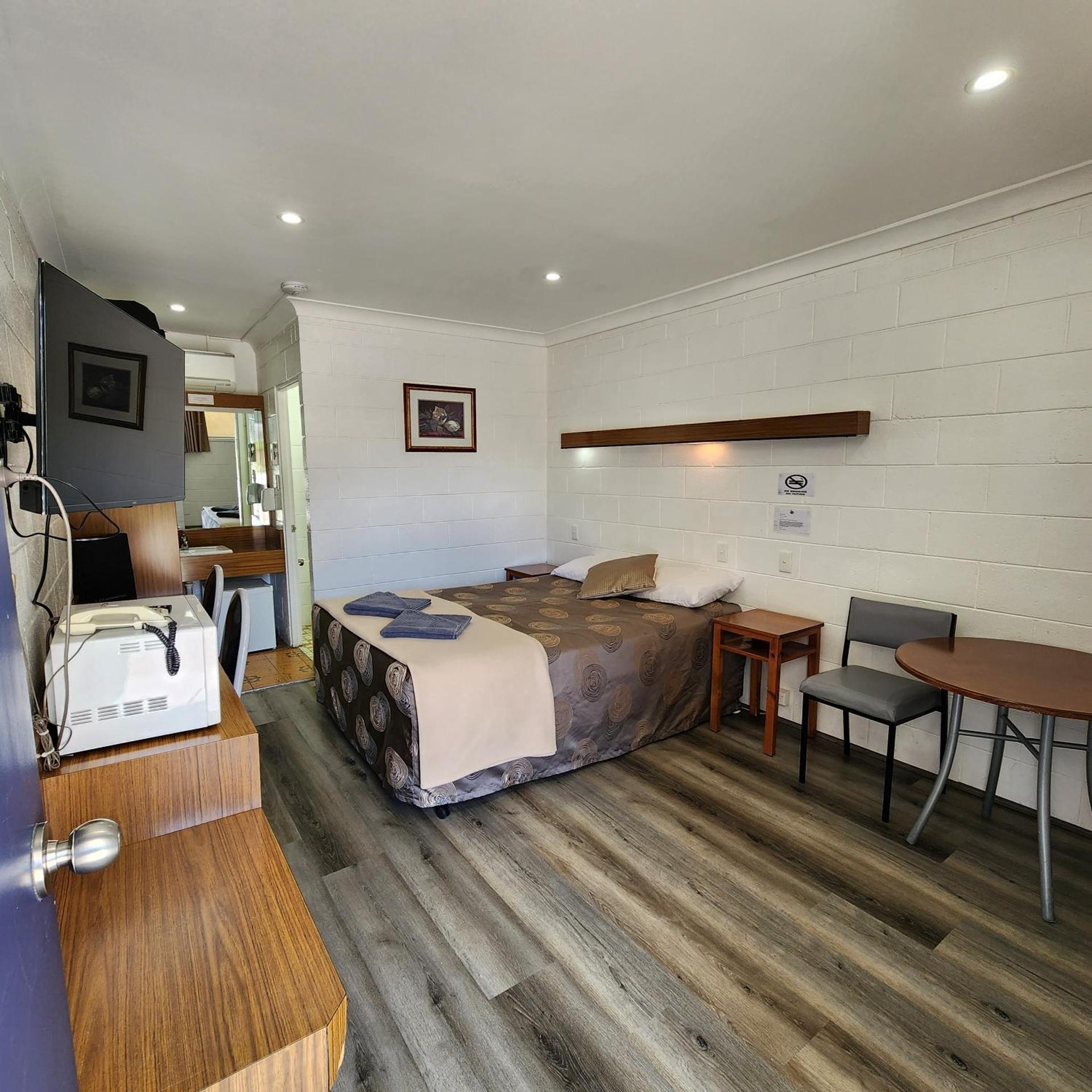 BYER FOUNTAIN MOTOR INN 21/50