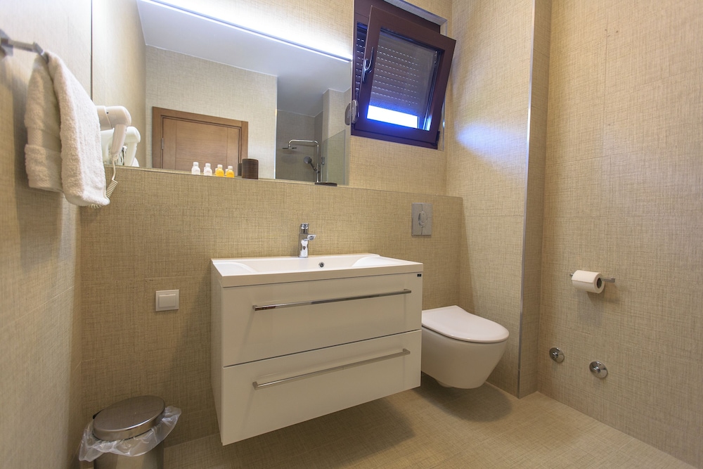 Apart Hotel Kuce Lekovica 47/50