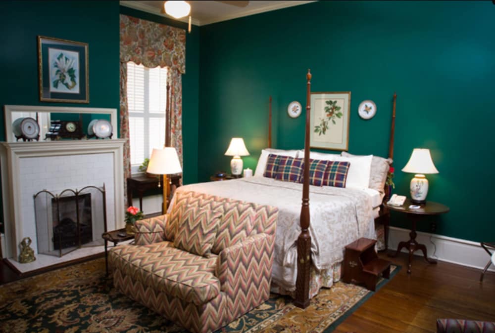 Magnolia, King Bed