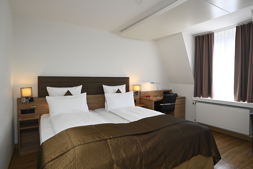 COMFORT, TWIN BEDS