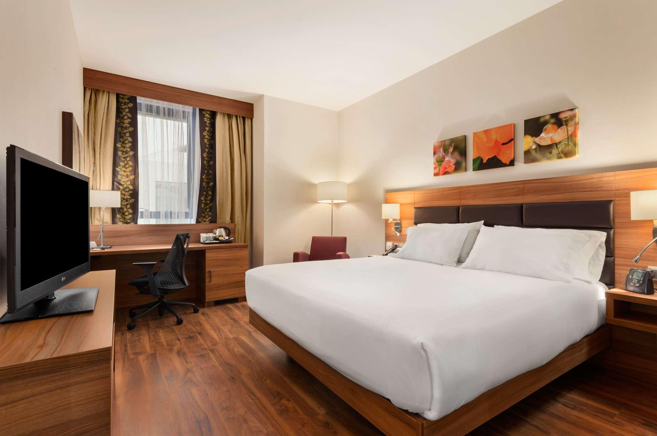 1 BEDROOM, SUITE, KING BED, LIVING AREA