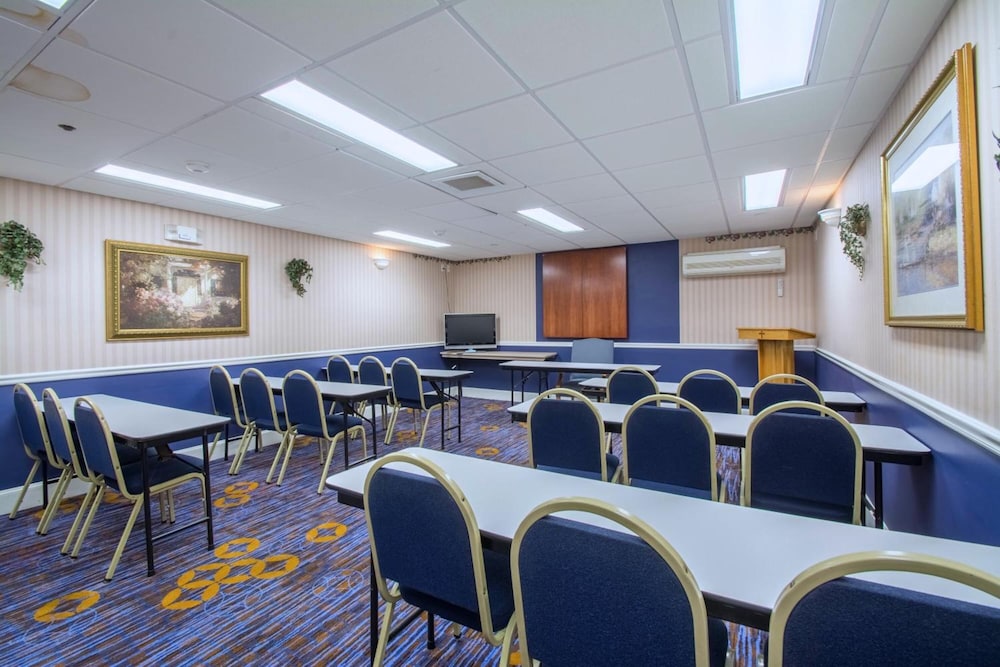 Anchorage Inn & Suites - Portsmouth 49/57