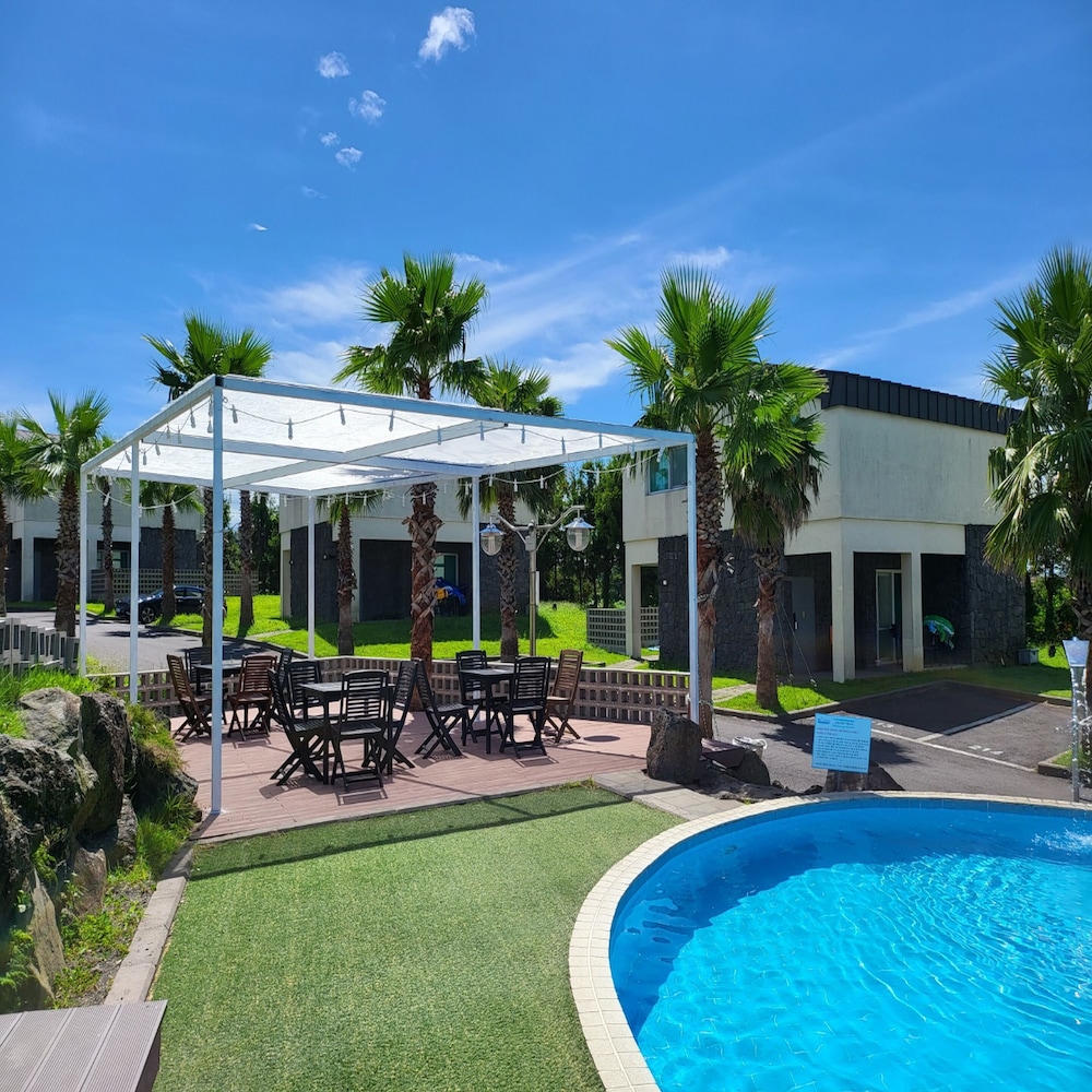 Pool & Villa Sorang 64/70
