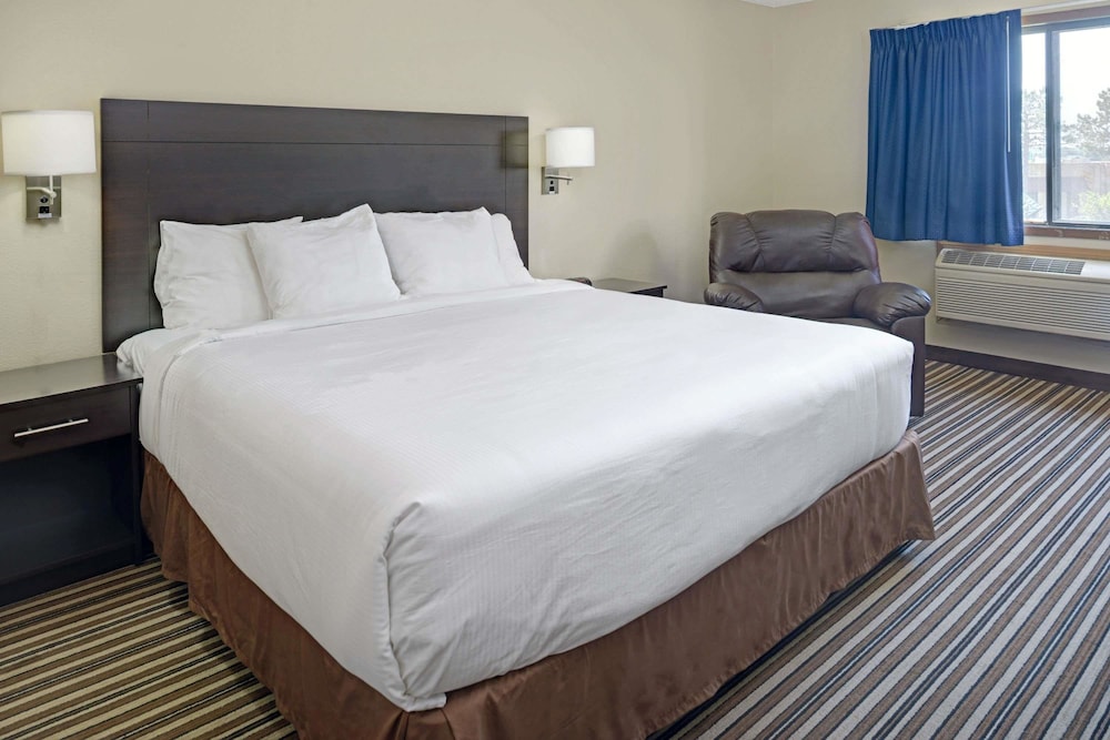 Super 8 by Wyndham Omaha I-80 West 10/23