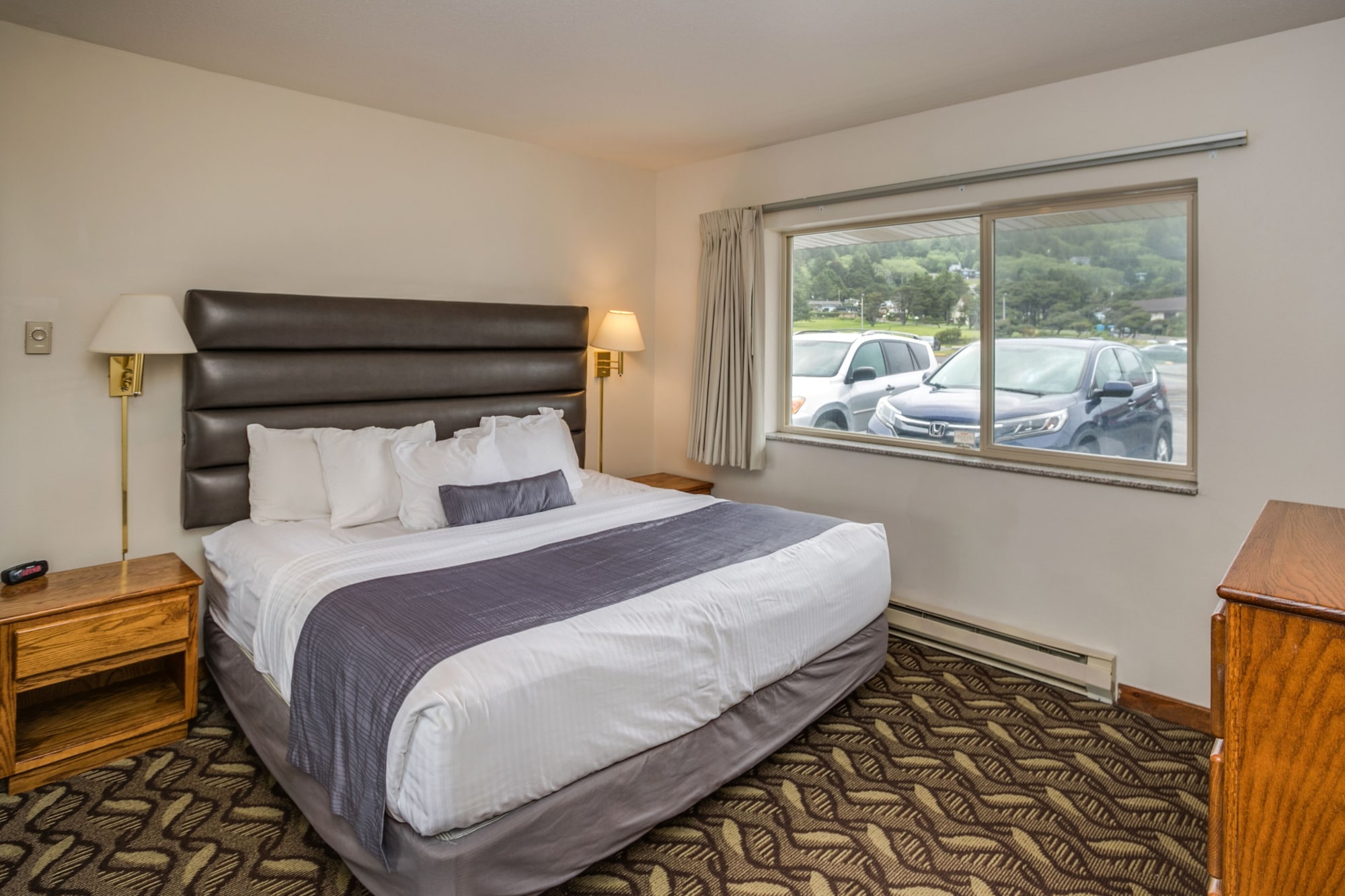 1 Bedroom, Suite, Futon Bed, 1 Queen and 1 Single Bed, Hillside View, Kitchen, Hill Side