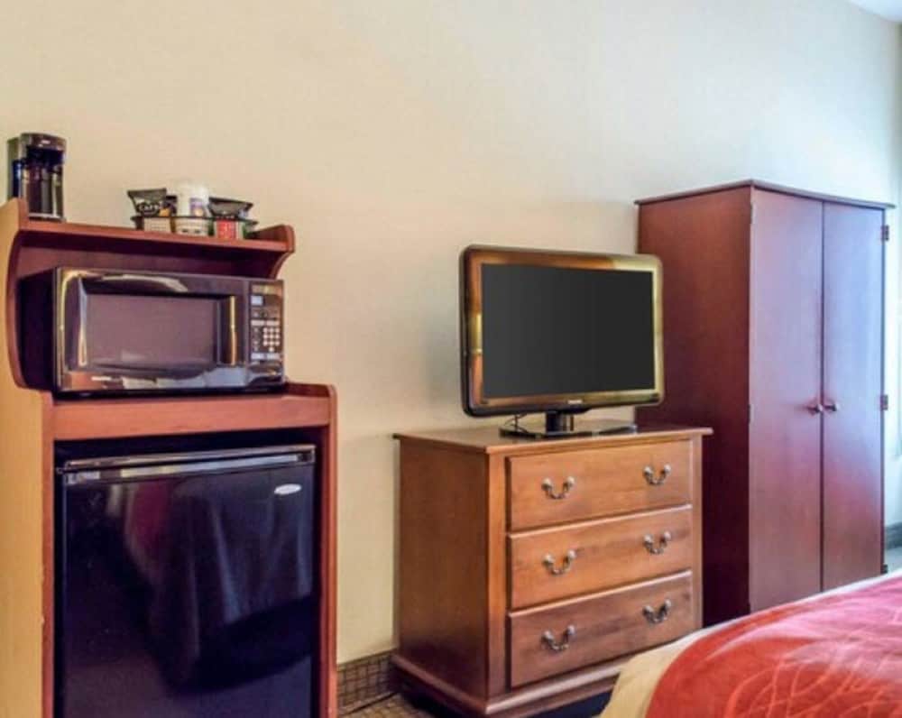 Comfort Inn and Suites York, PA 19/44