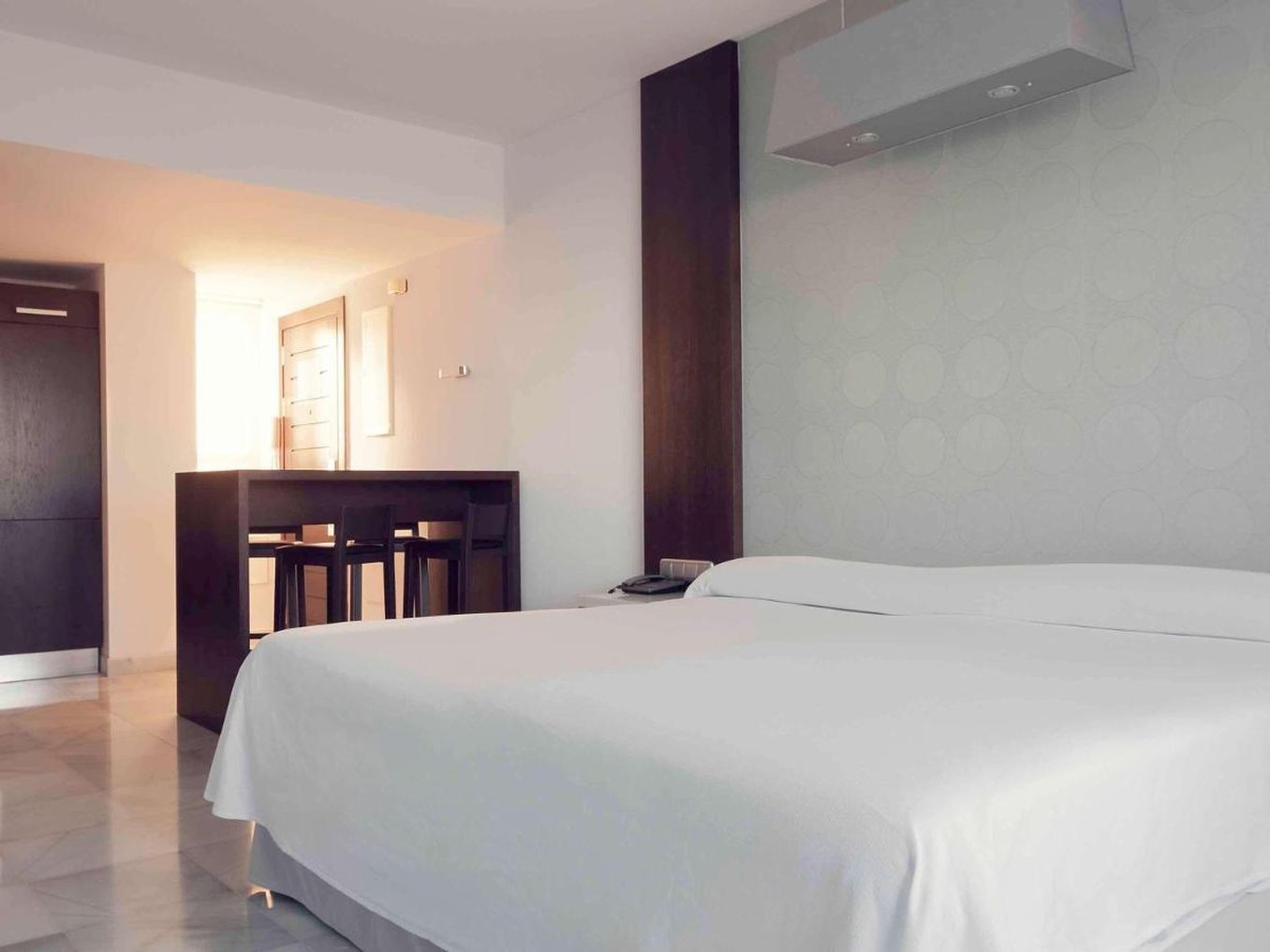 Suittes Hotel 9/36