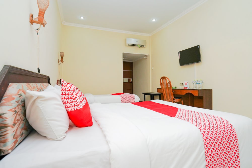 OYO 1652 Hotel Tampiarto 9/35