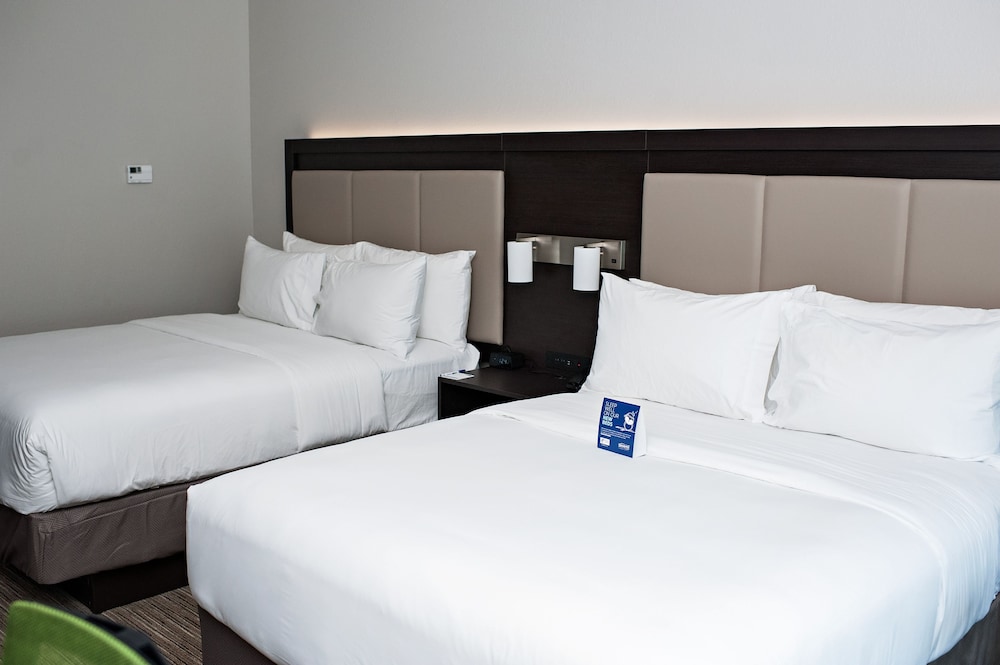 Holiday Inn Express Suites Birmingham North Fultondale 11/34