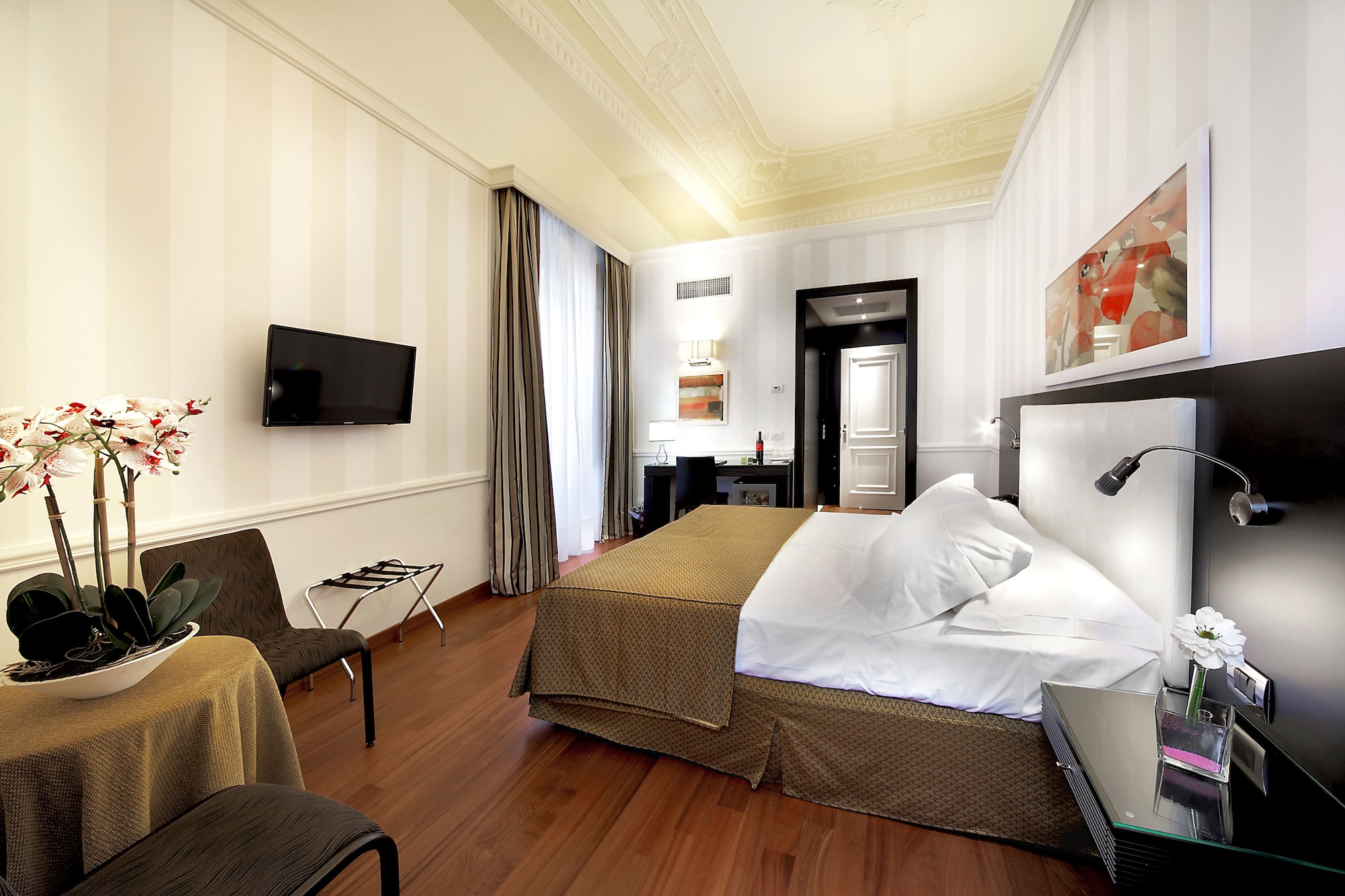 DELUXE, TRIPLE, QUEEN BED, SOFA
