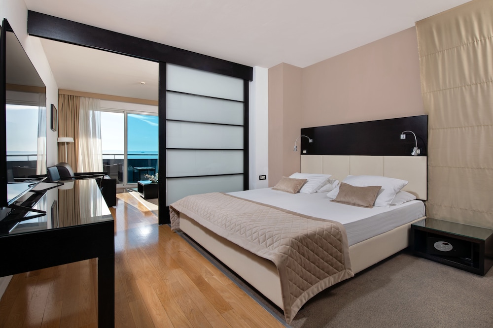 2 BEDROOMS, COMFORT, SUITE, SEA VIEW, BALCONY