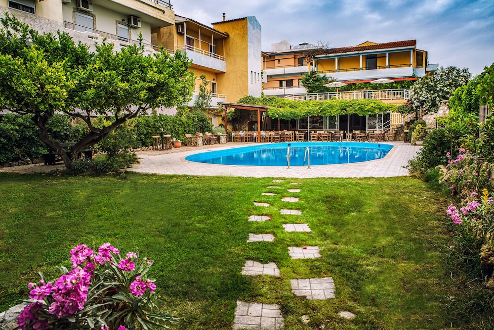 Roxani Hotel 24/32