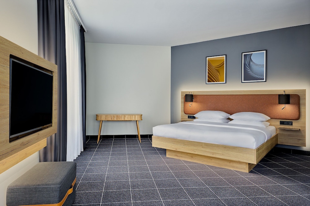 غرفة بسرير كوين مع أريكة، FOUR POINTS FLEX by Sheraton Ratingen Dusseldorf Airport 2/10