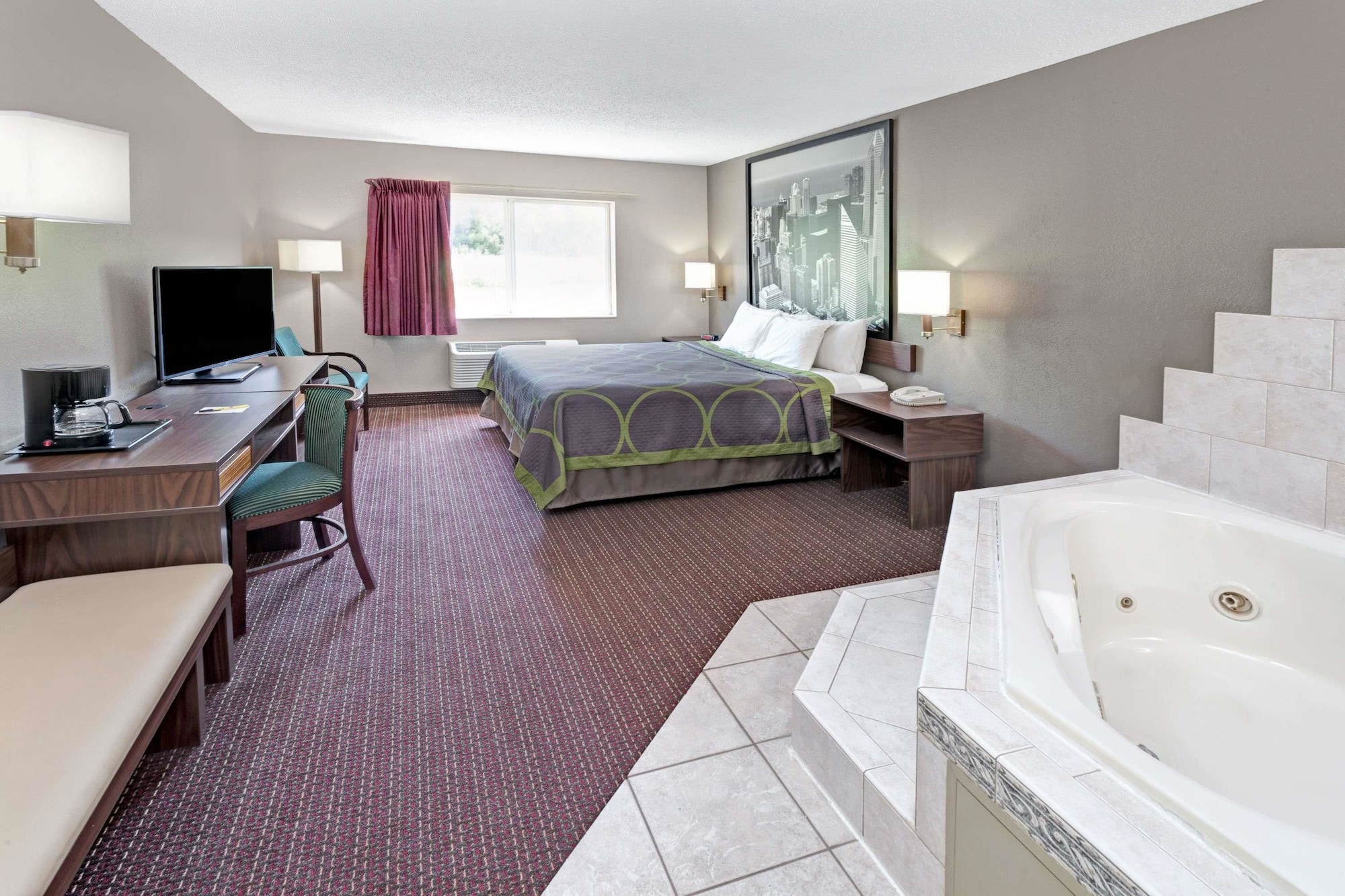 SUITE, KING BED, HOT TUB