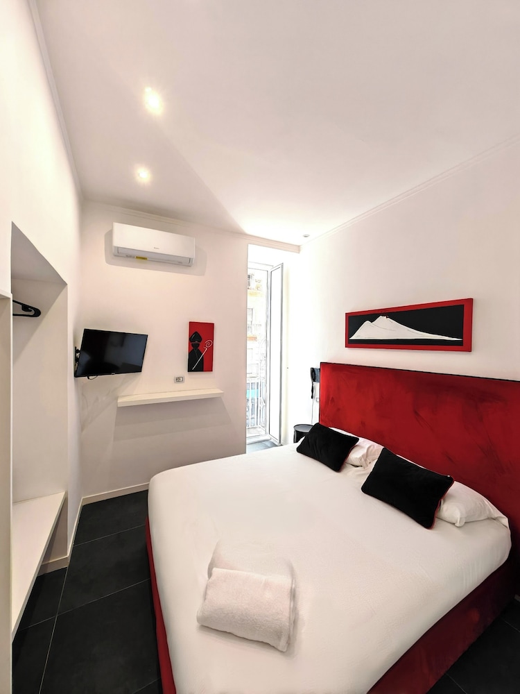 ROOM, SINGLE, DOUBLE BED
