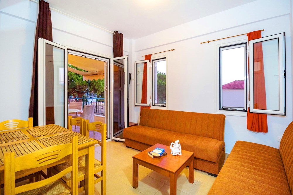 Romanos Beach Villas 17/49