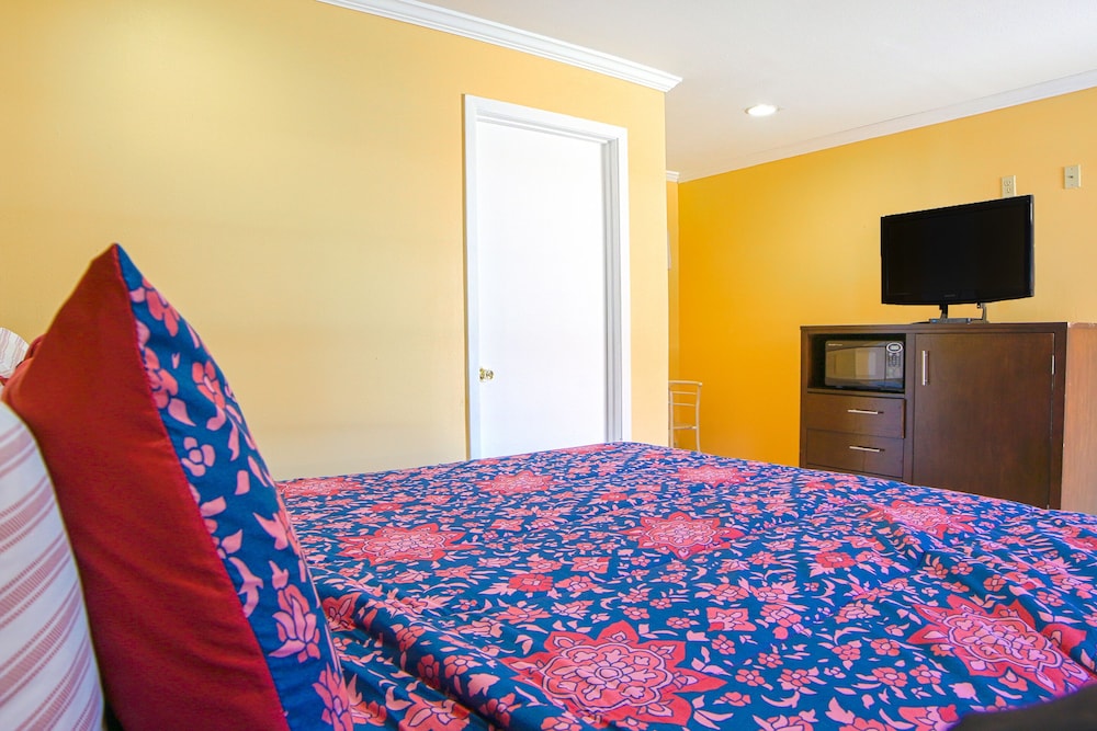 Economy Inn By OYO Lockport near Houma 11/34