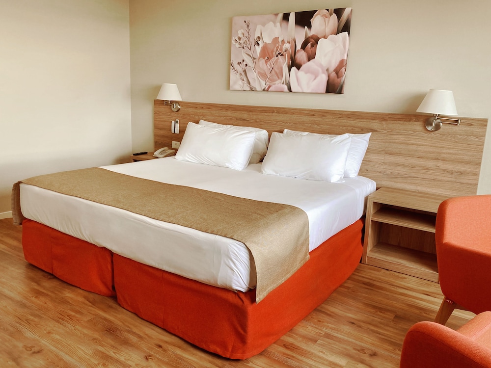 Superior, King Bed, Xelena Hotel and Suites 5/8