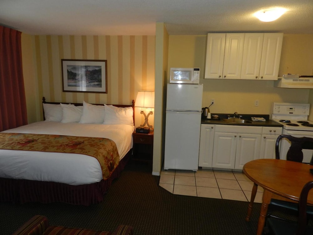 Arbutus Inn 11/61
