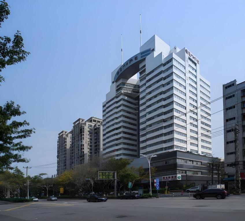 Vienna Hotel (Xiamen Airport, Jiangtou Metro Station) 41/51