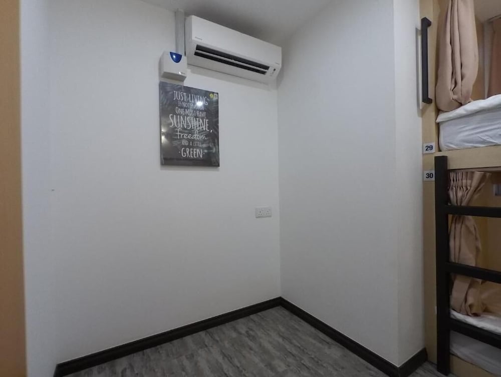 Signel Hostel 20/48