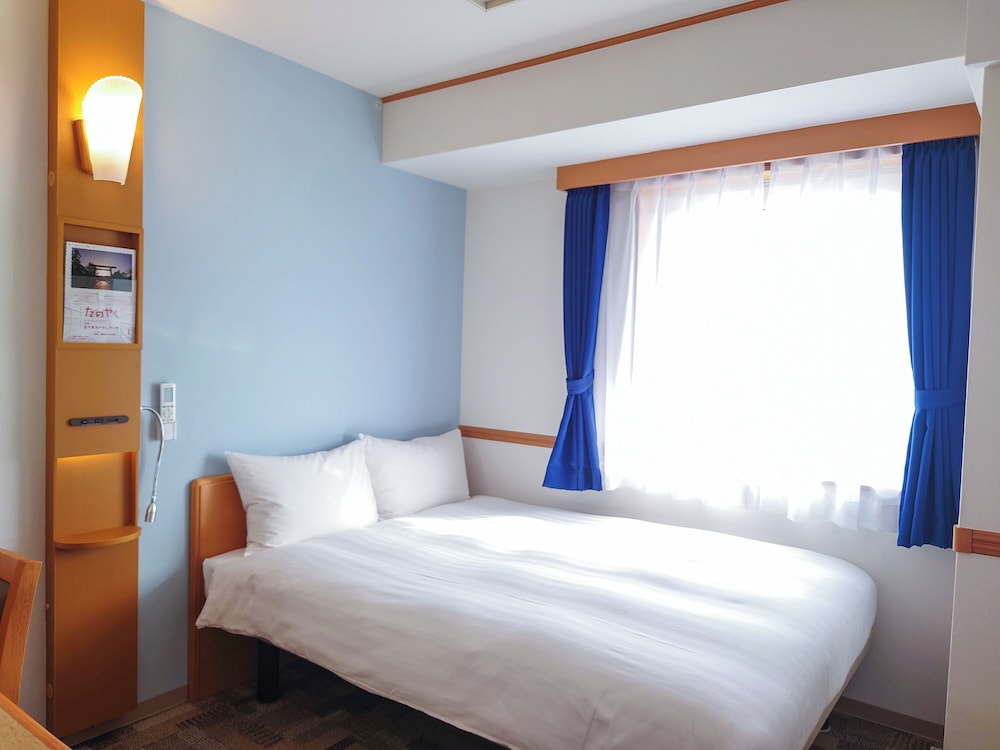 ECONOMY, DOUBLE BED, SMOKING