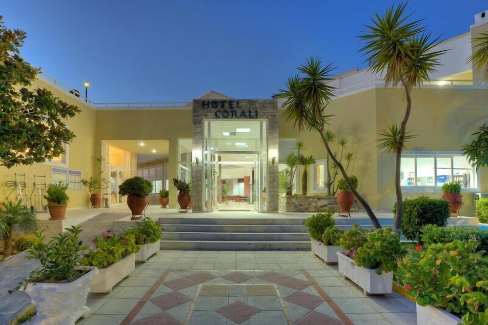 Corali Hotel in Tingaki