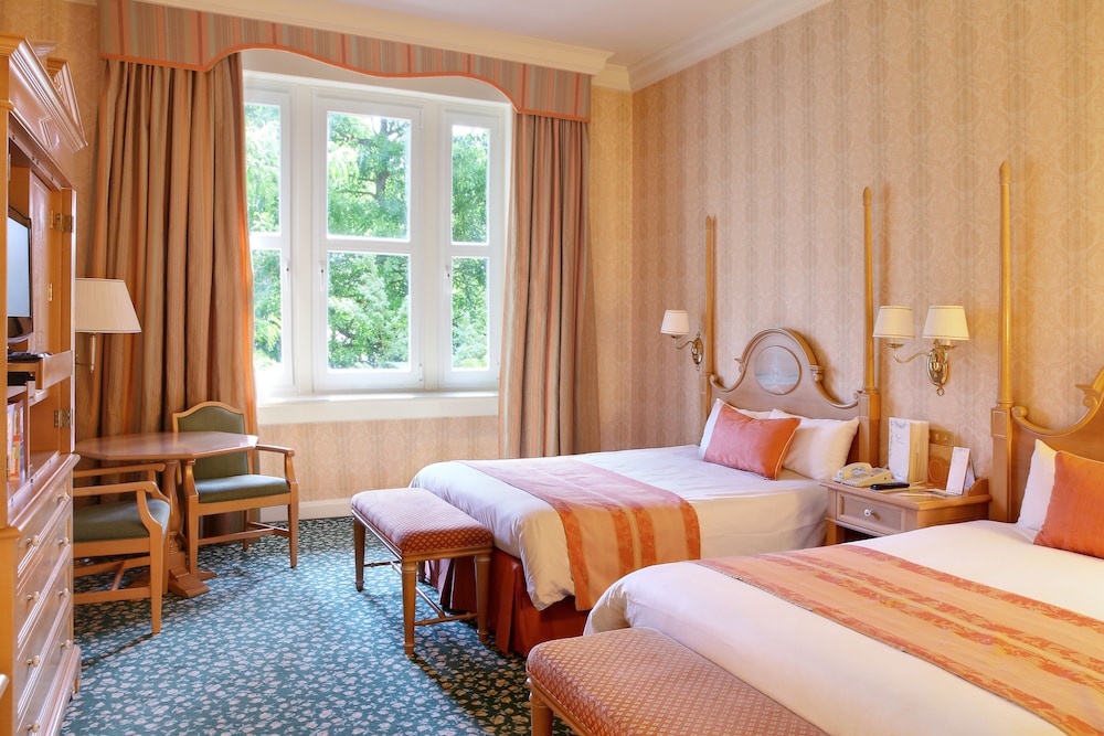 DISNEYLAND HOTEL 28/62