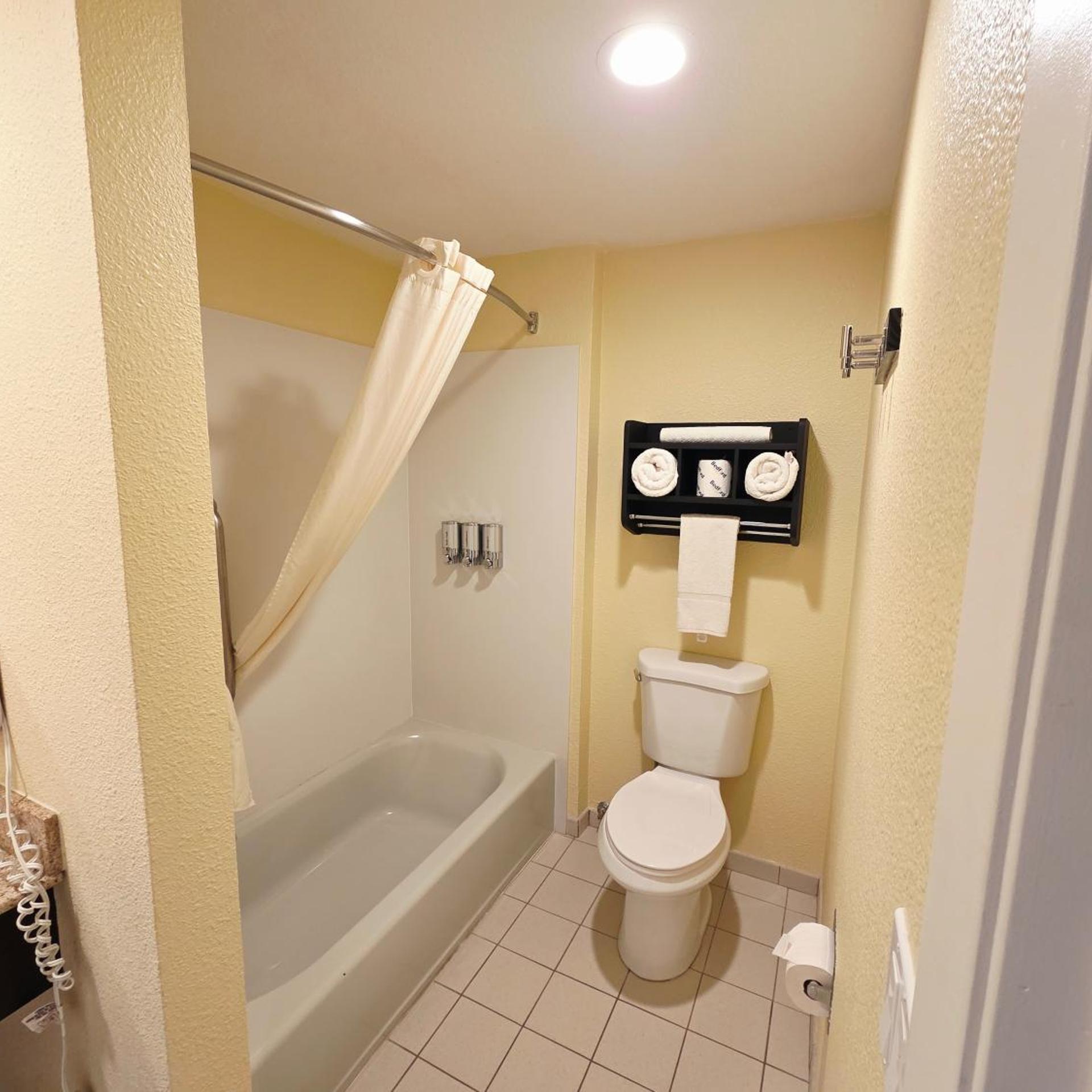 Oregon Trail Inn and Suites 50/50