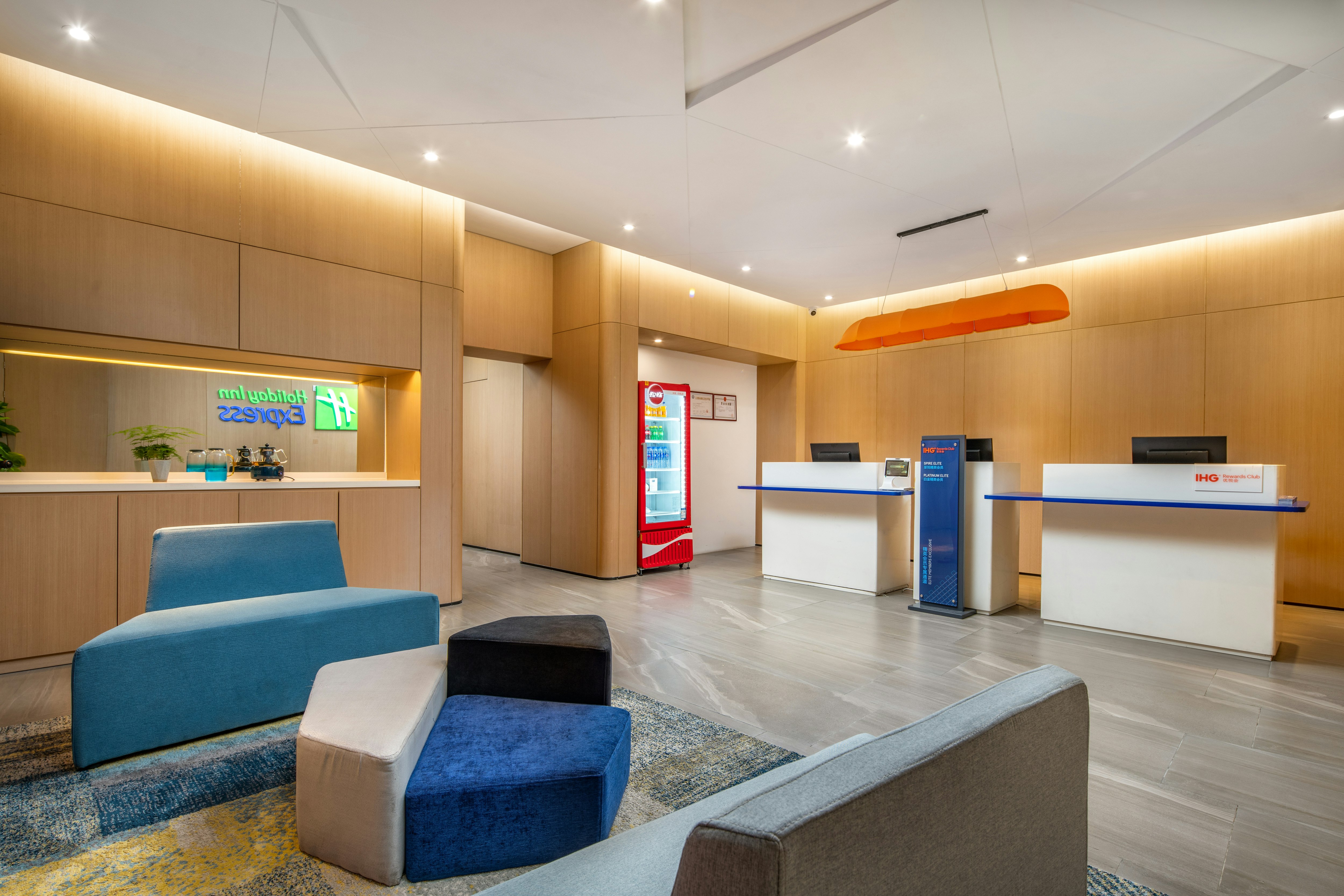HOLIDAY INN EXPRESS SANYA BAY 8/50