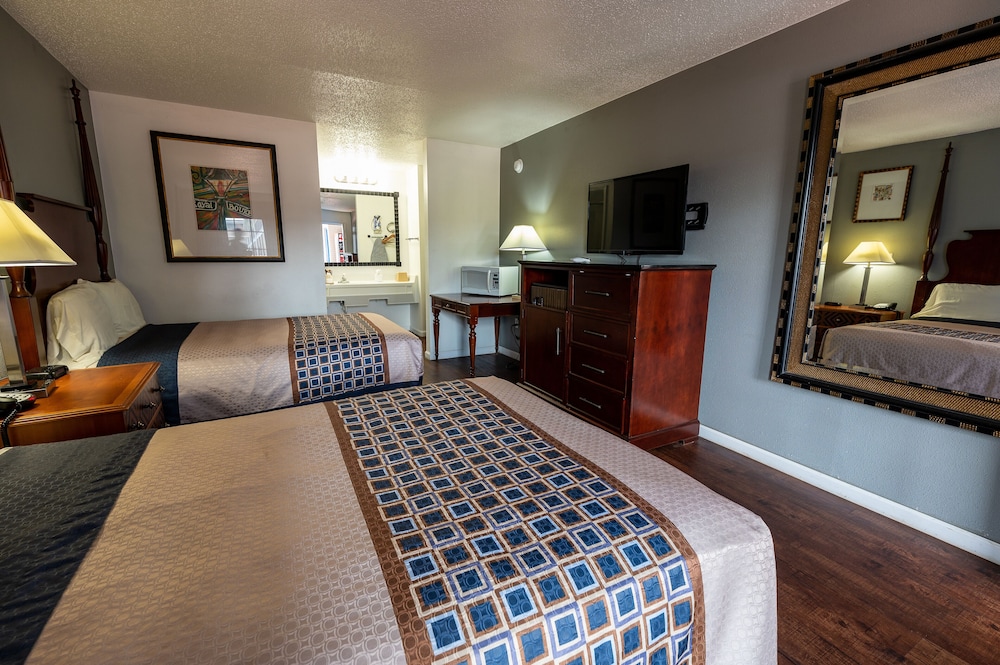 Americas Best Value Inn & Suites - Russellville 24/32