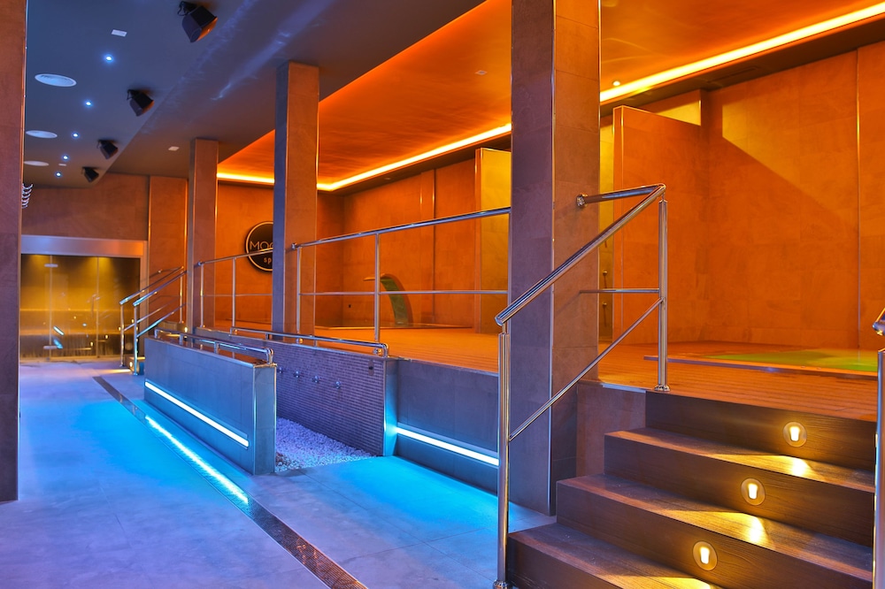 Moon Hotel Spa 24/50