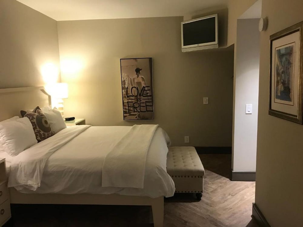 Hollywood Hotel 9/42