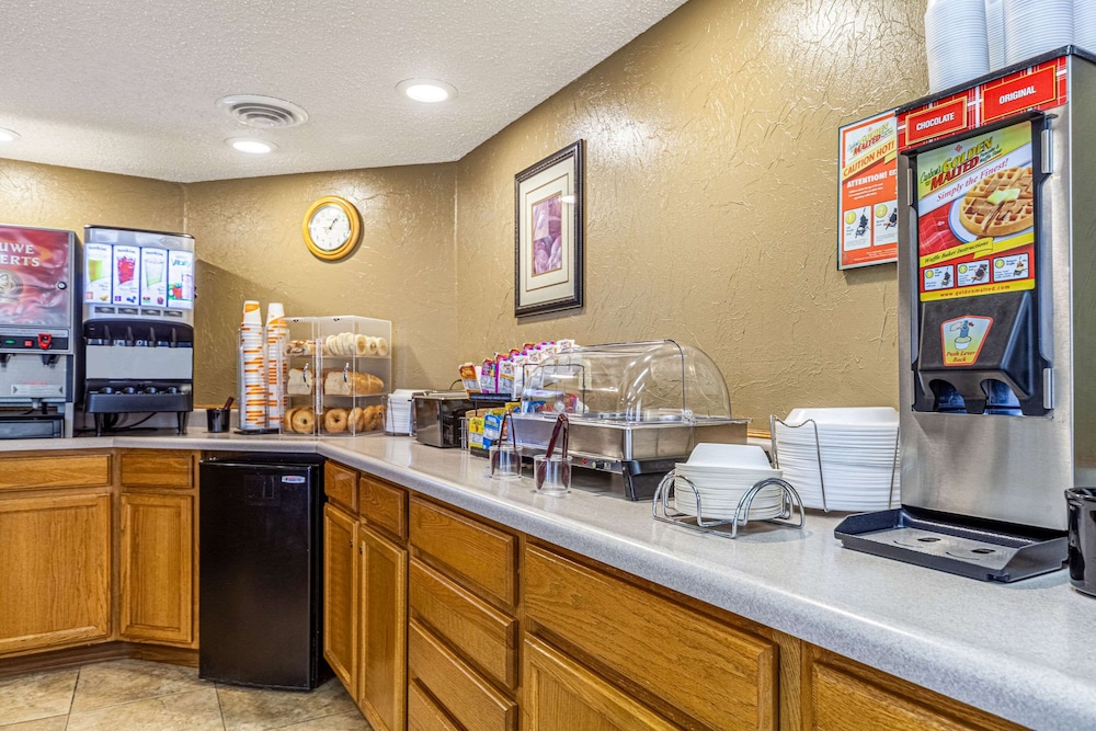 Econo Lodge Sioux Center 39/43