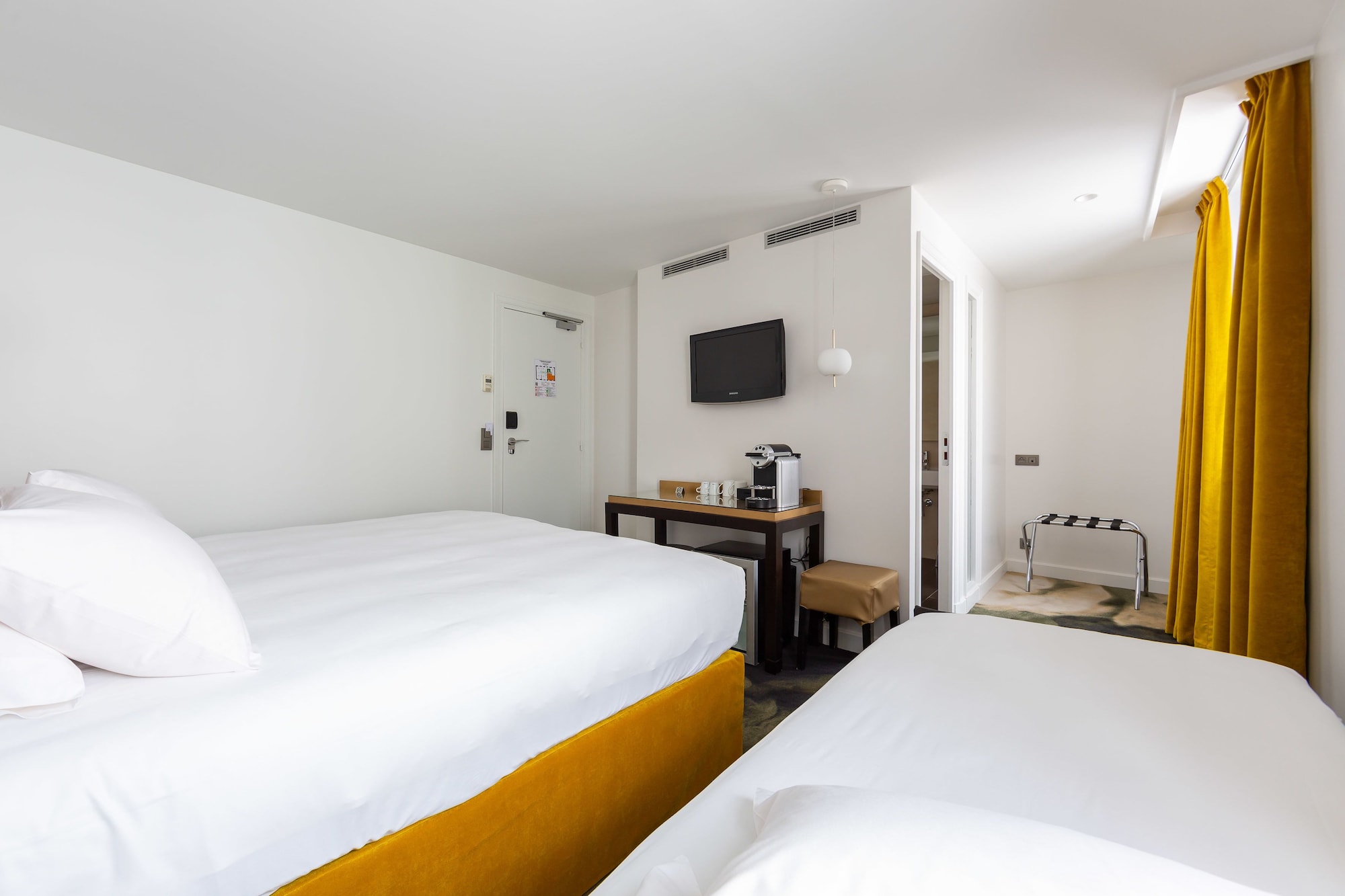ROOM, TRIPLE