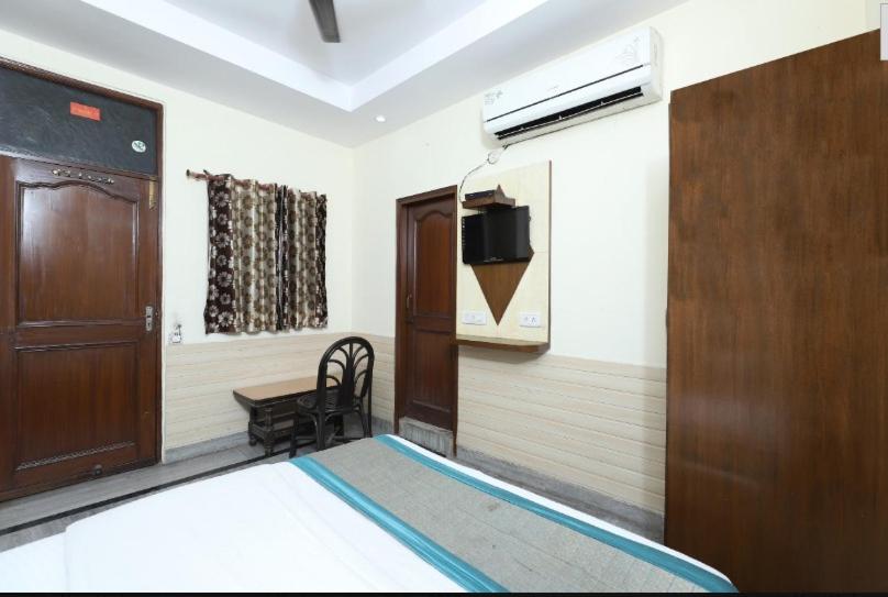 Lord Krishna Dx Inn Hotel 21/33