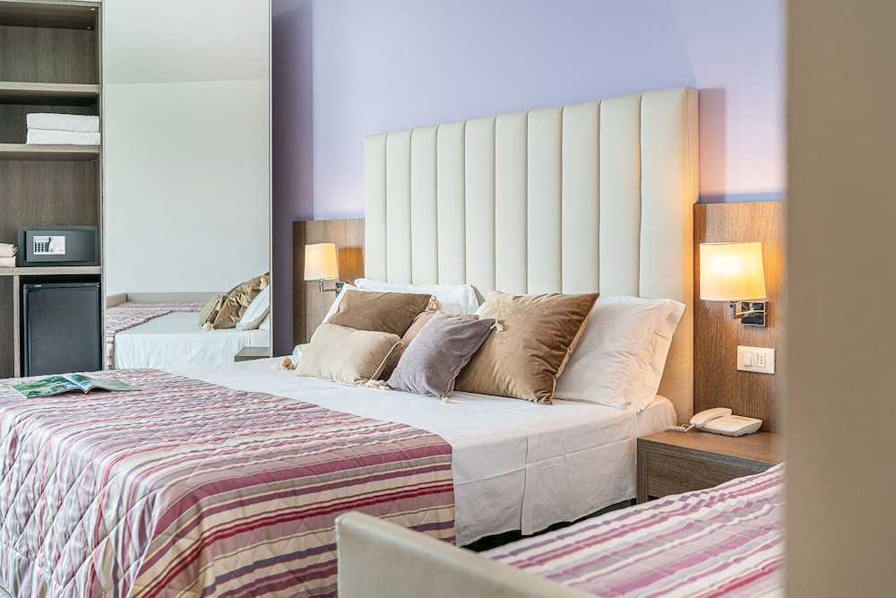 Karinzia Hotel 25/76