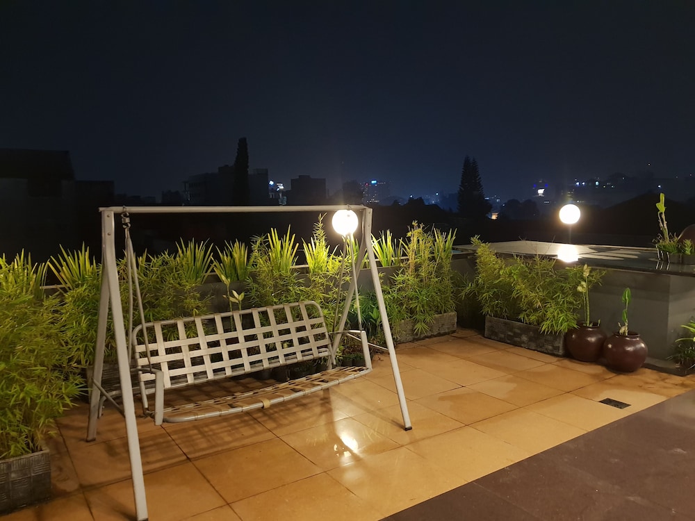 Scarlet Kebon Kawung Hotel 41/71